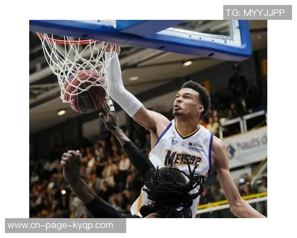 卡尔克布伦纳在四场比赛中贡献15个以上盖帽成为03至04赛季以来第三位新秀 卡尔克布伦纳在四场比赛中贡献15个以上盖帽成为03至04赛季以来第三位新秀