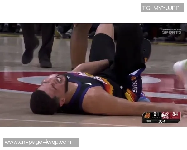 布克首节突破海斯防守时受伤乔丹奥特透露伤退原因 布克首节突破海斯防守时受伤乔丹奥特透露伤退原因