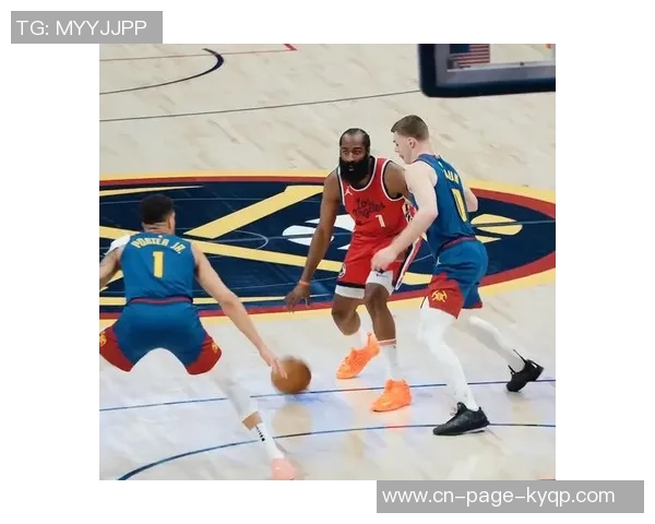 马克西热情寒暄哈登却被冷落哈登心不在焉左右游走显无奈